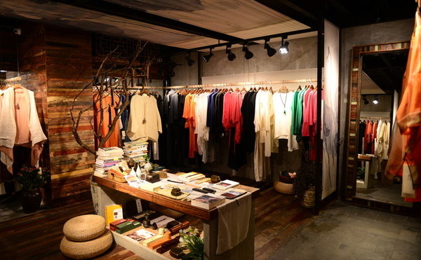 開店篇,找服裝加盟商要小心是炒貨的,貨檔不穩定